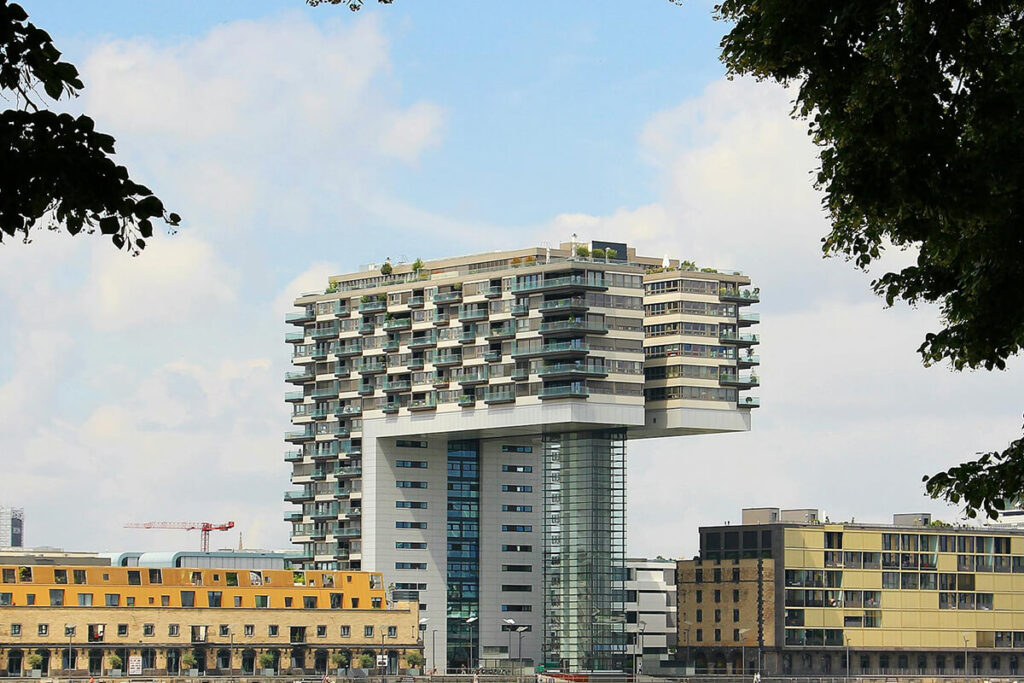 Foto eines Office Gebäudes im Kölner Rheinauhafen